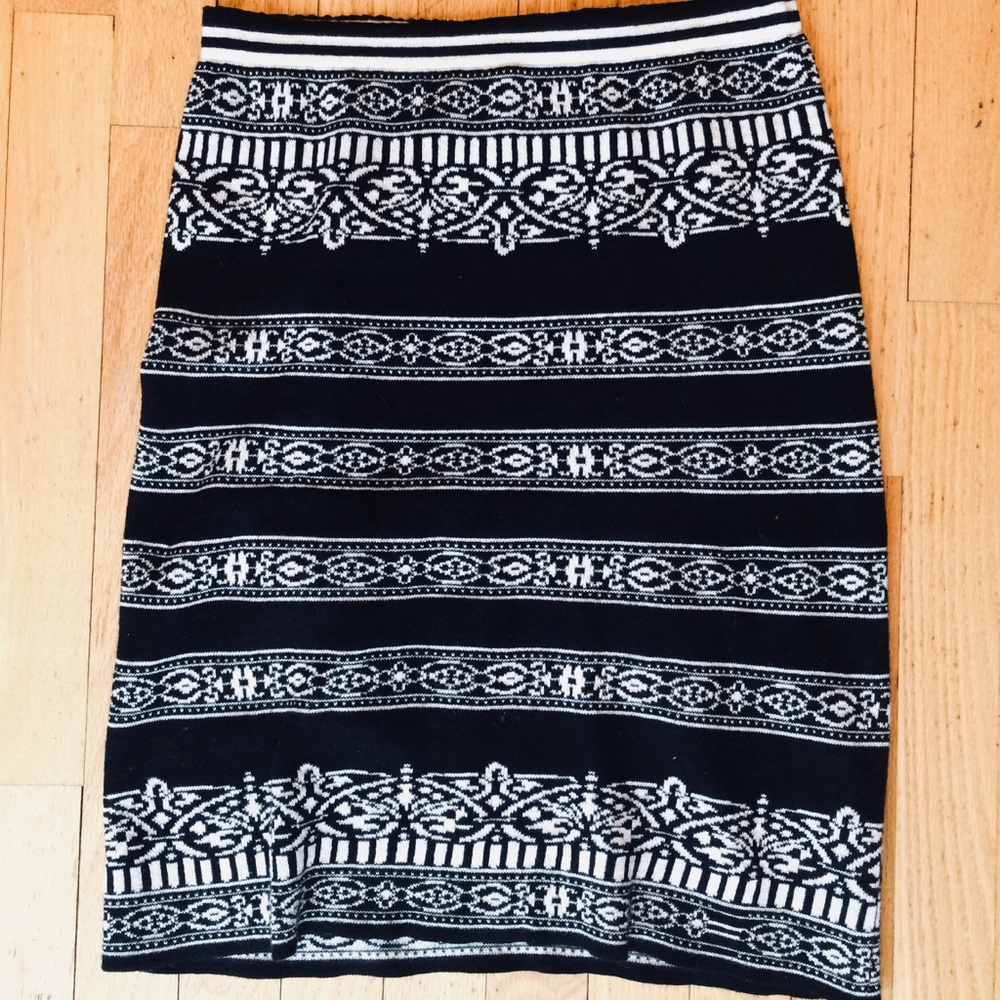 Black and cream sweater Skirt ! - Picture 3 of 7